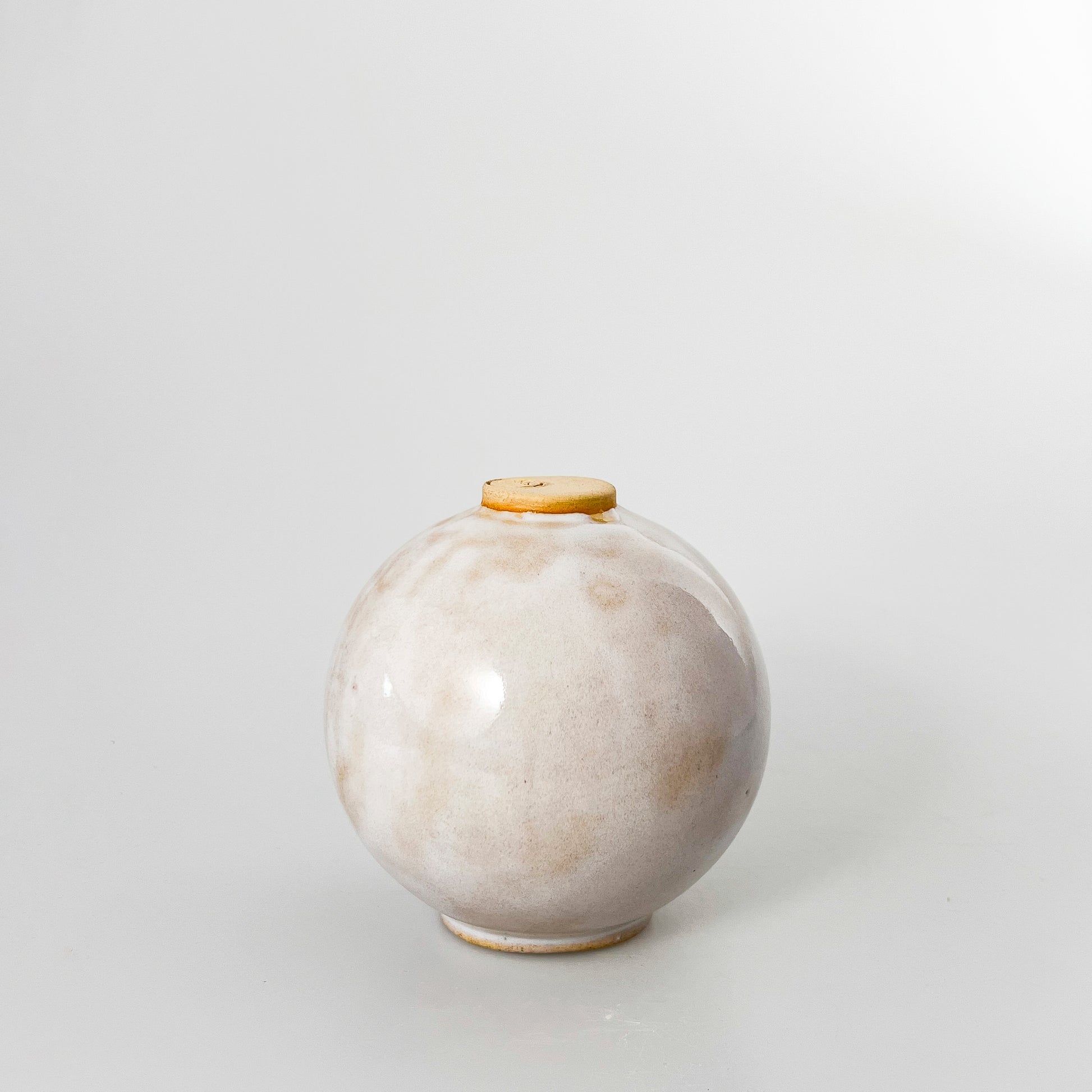 #075 moon jar pati passos
